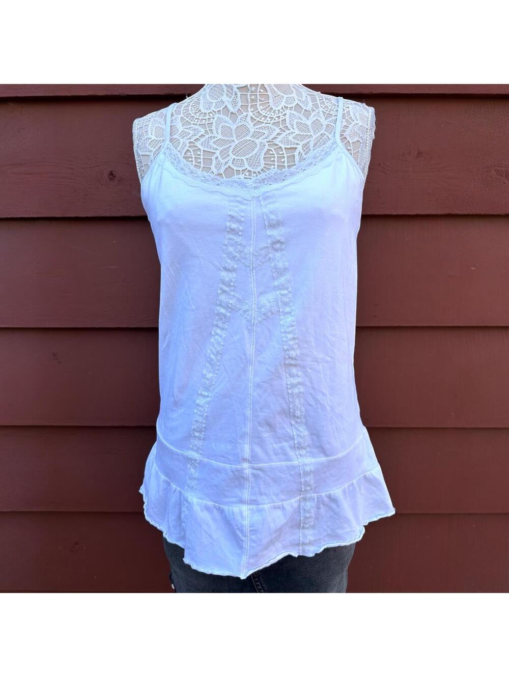 Bailey's Point‎ White Lace Trim Ruffle Hem Camisole